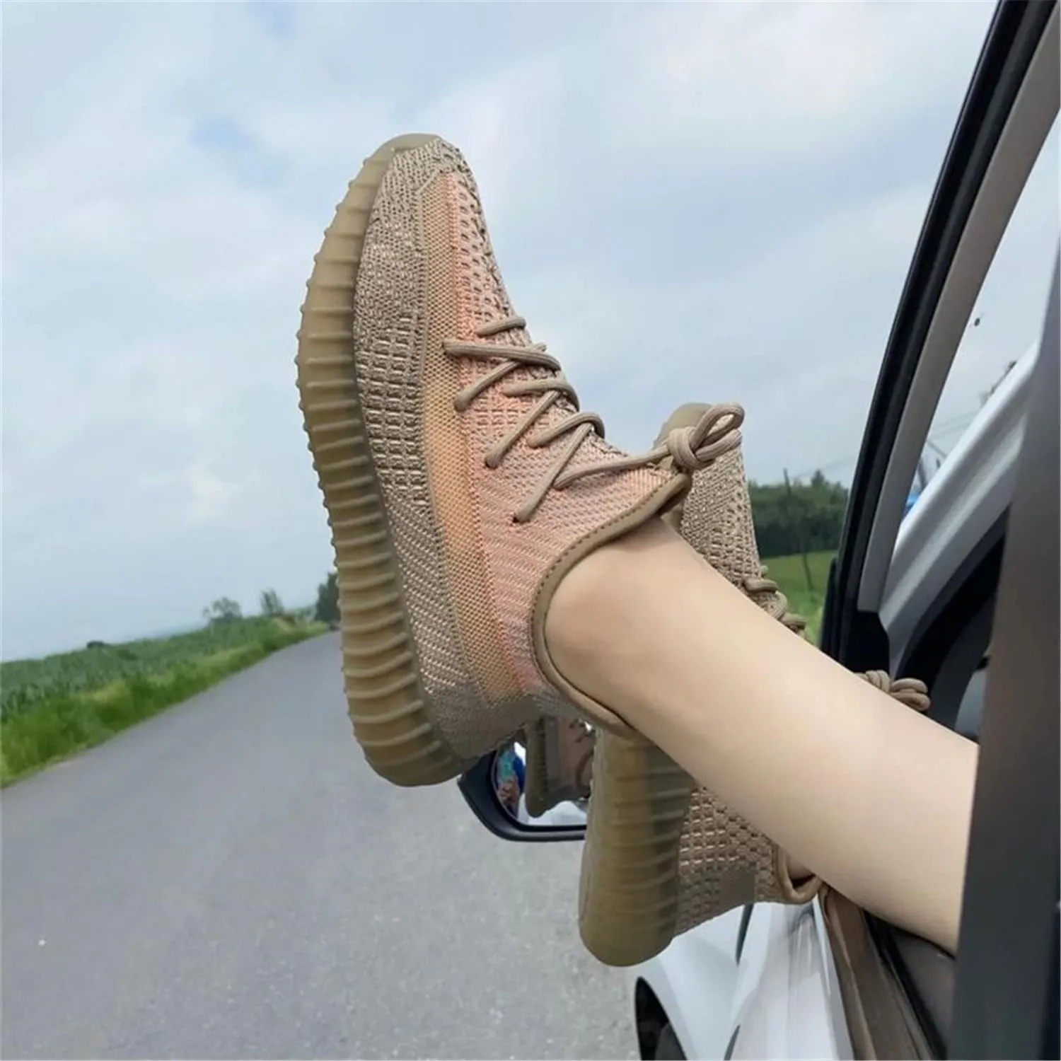 Fashion Sneakers for Men's Outdoor Breathable 350 Running Shoes Women's Classic Trendy Indoor Non-Slip Casual Walking Track Field Shoes Unisex