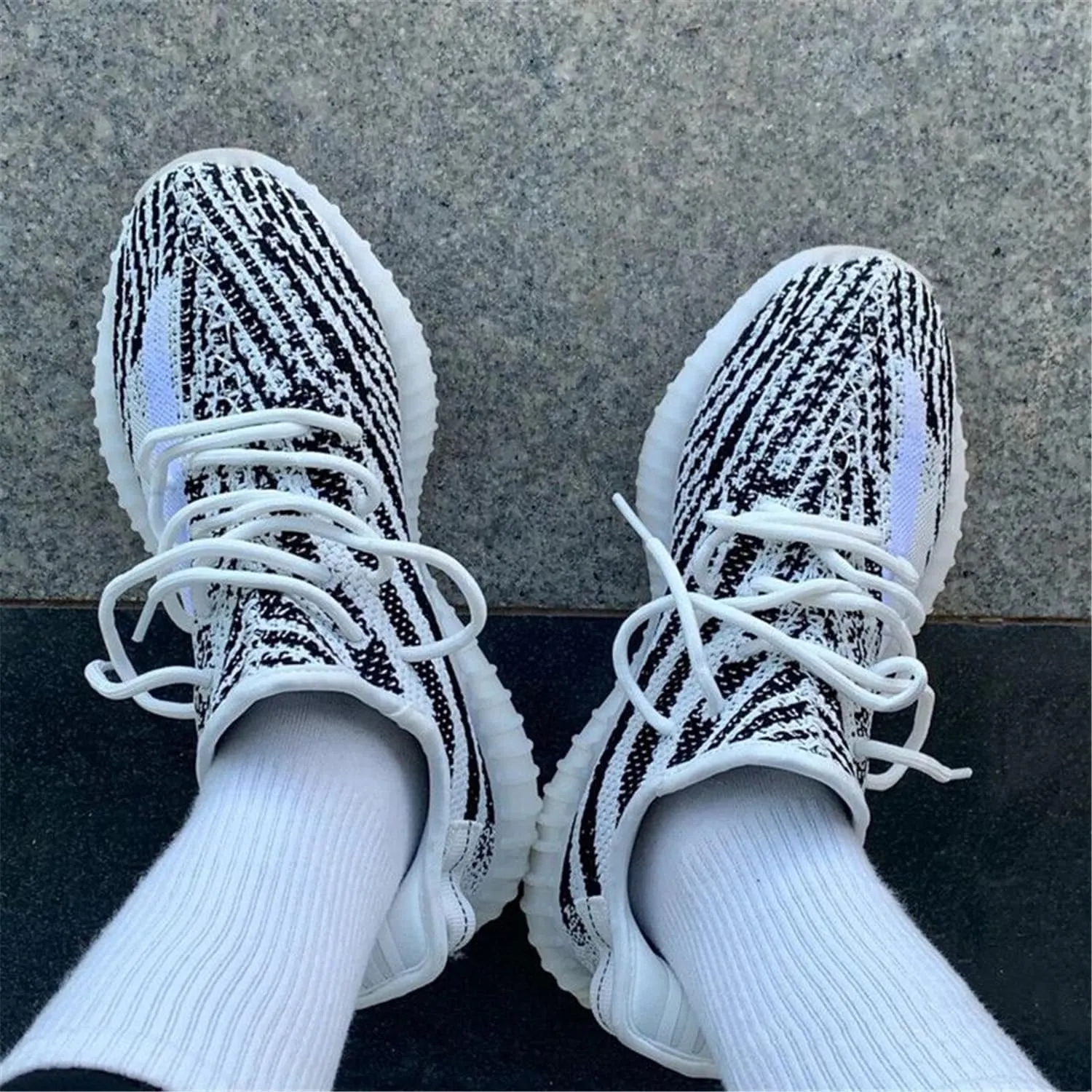 Fashion Sneakers for Men's Outdoor Breathable 350 Running Shoes Women's Classic Trendy Indoor Non-Slip Casual Walking Track Field Shoes Unisex
