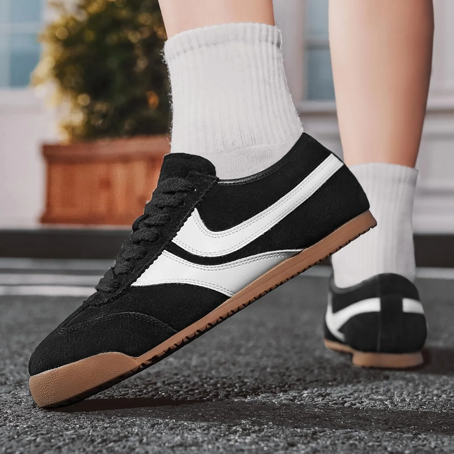 Men's Outdoor Casual Shoes Comfortable Flat Sneakers for Sports Walking Classic Fashionable Design with Breathable Non-Slip Lightweight Athletic Footwear