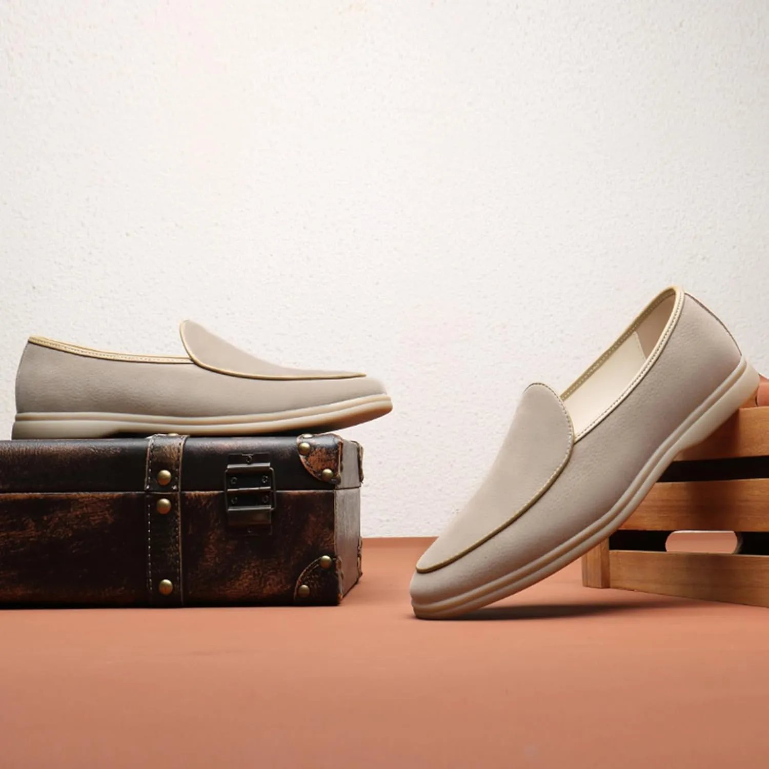 Men's Suede Leather Slip On Penny Loafers Fashion Casual Smoking Driving Moccasins Dress Shoes British Retro Tuxedo Formal Shoes for Prom Wedding Business