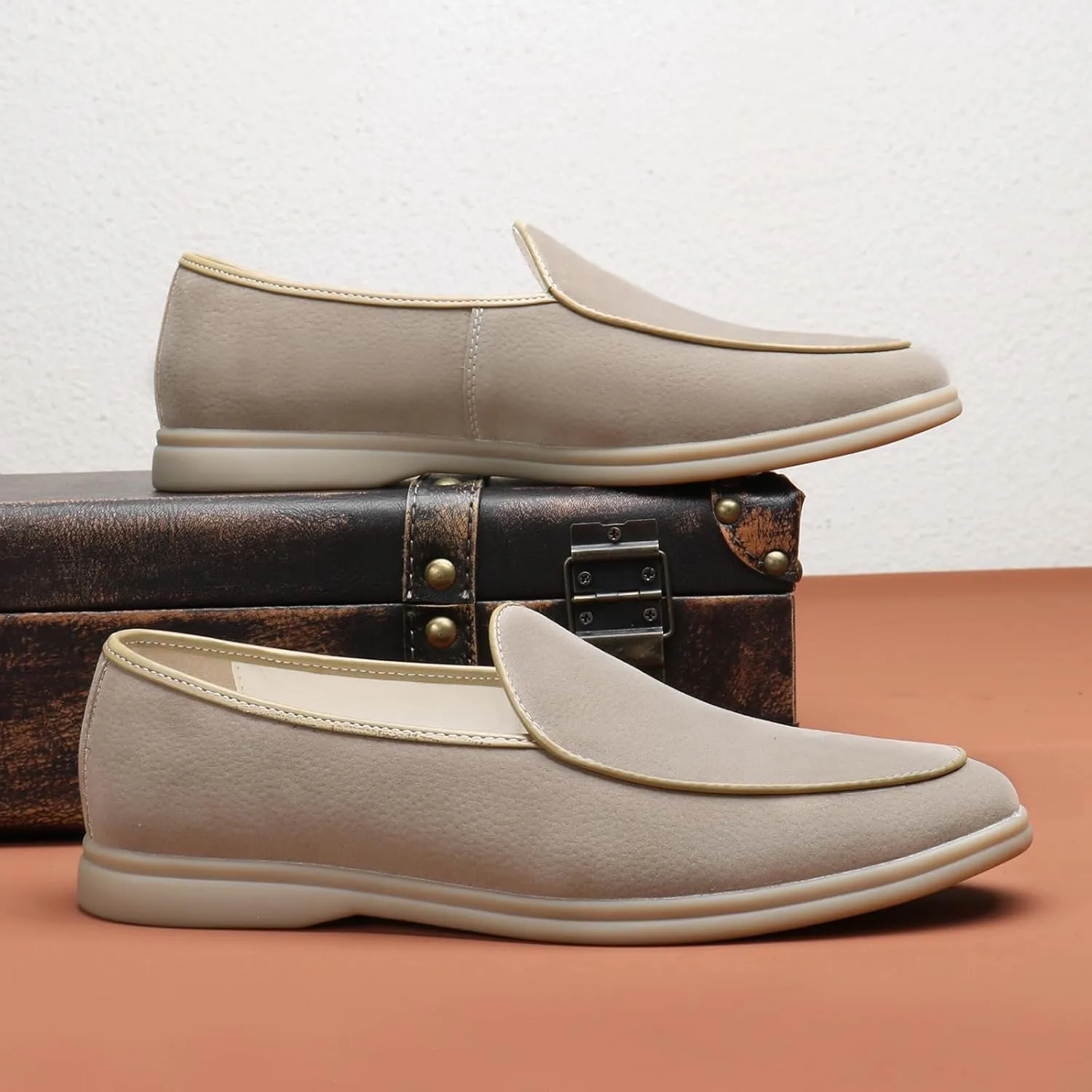 Men's Suede Leather Slip On Penny Loafers Fashion Casual Smoking Driving Moccasins Dress Shoes British Retro Tuxedo Formal Shoes for Prom Wedding Business