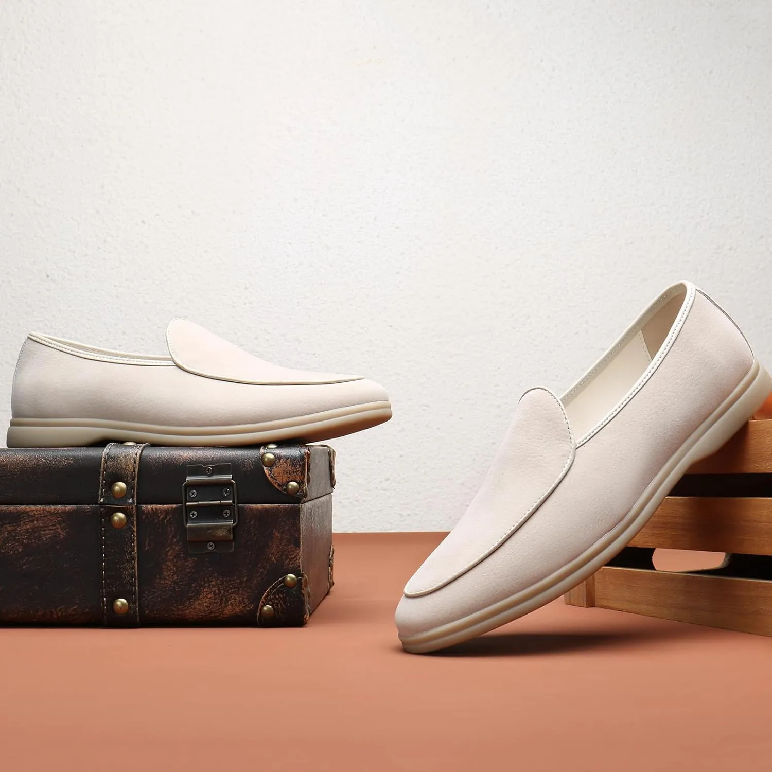 Men's Suede Leather Slip On Penny Loafers Fashion Casual Smoking Driving Moccasins Dress Shoes British Retro Tuxedo Formal Shoes for Prom Wedding Business