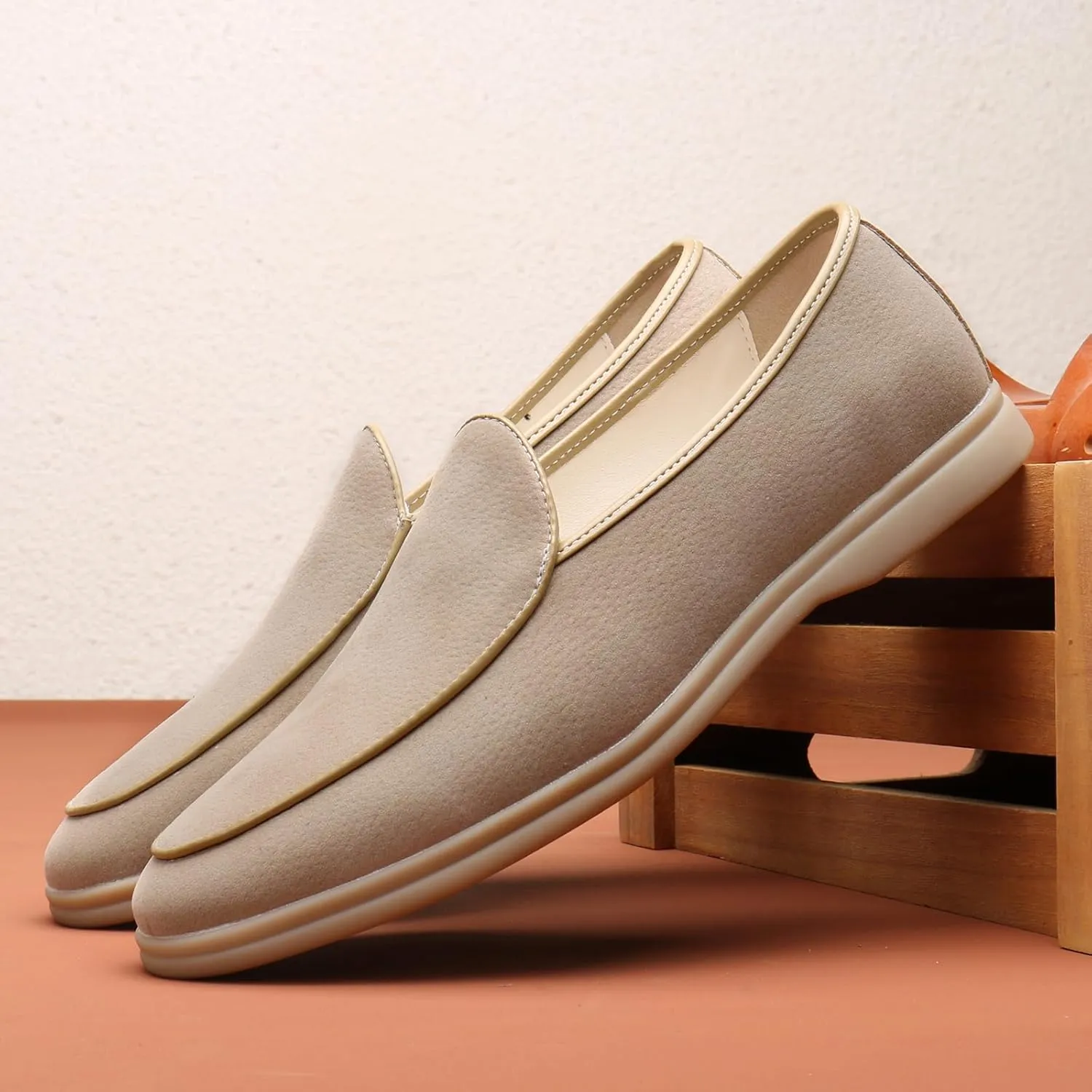 Men's Suede Leather Slip On Penny Loafers Fashion Casual Smoking Driving Moccasins Dress Shoes British Retro Tuxedo Formal Shoes for Prom Wedding Business