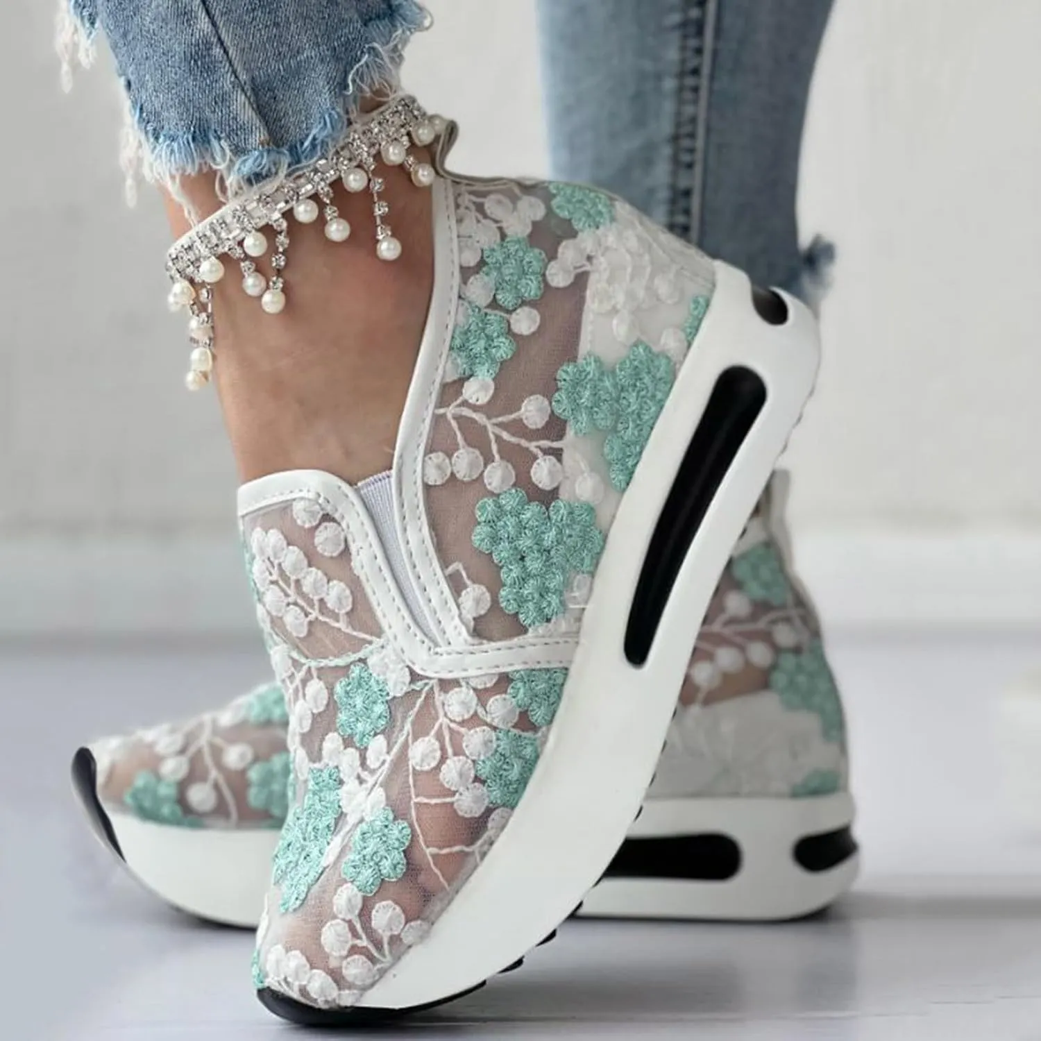 Slip On Sneakers Women Platform Wedge Floral Sneakers Mesh Shoes for Women Breathable Slip On Walking Shoes Casual Embroidery Fashion Sneakers Comfort Work Shoes Outdoor Sports Shoes