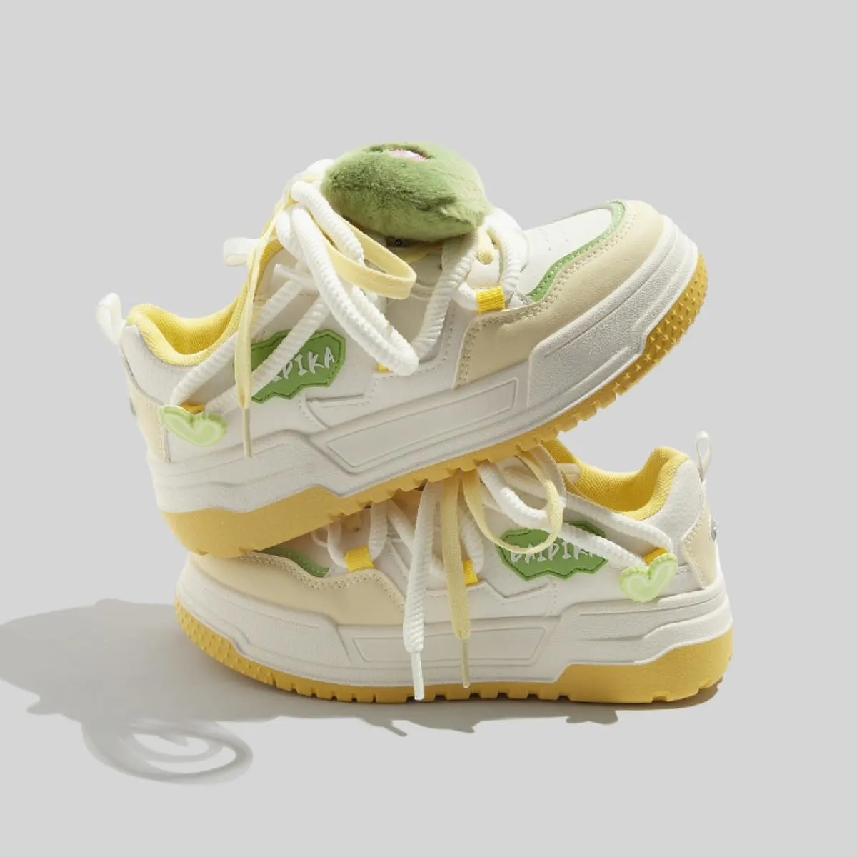 Y2K Cute Chunky Sneakers for Girls Trendy Student Platform Shoes with Heart & Frog Plush Charms, Soft Non-Slip Sole, Everyday Casual Style